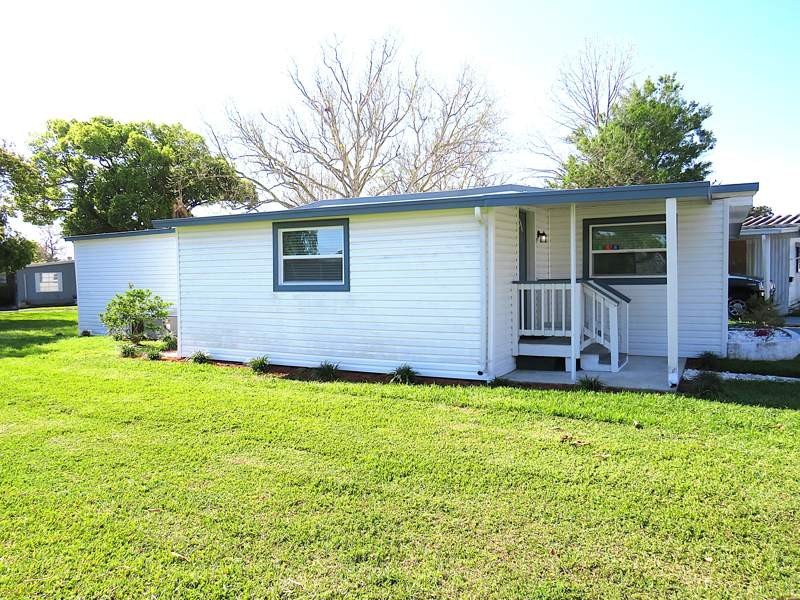 Turnkey Ready Comfortable Open Floor Plan. Bedrooms are on - photo 32