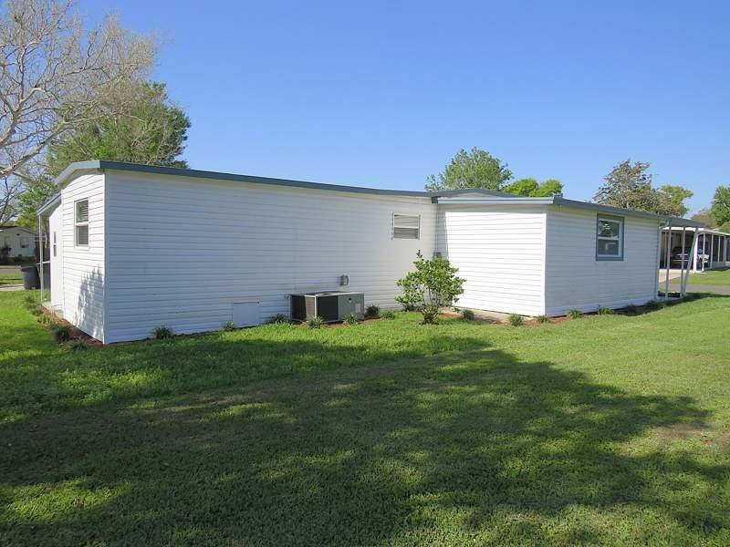Turnkey Ready Comfortable Open Floor Plan. Bedrooms are on - photo 34