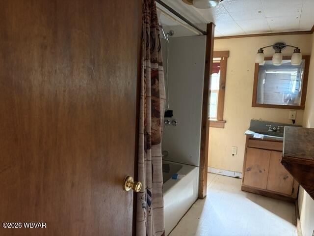 This property is now under auction terms. All Bids must be - photo 11
