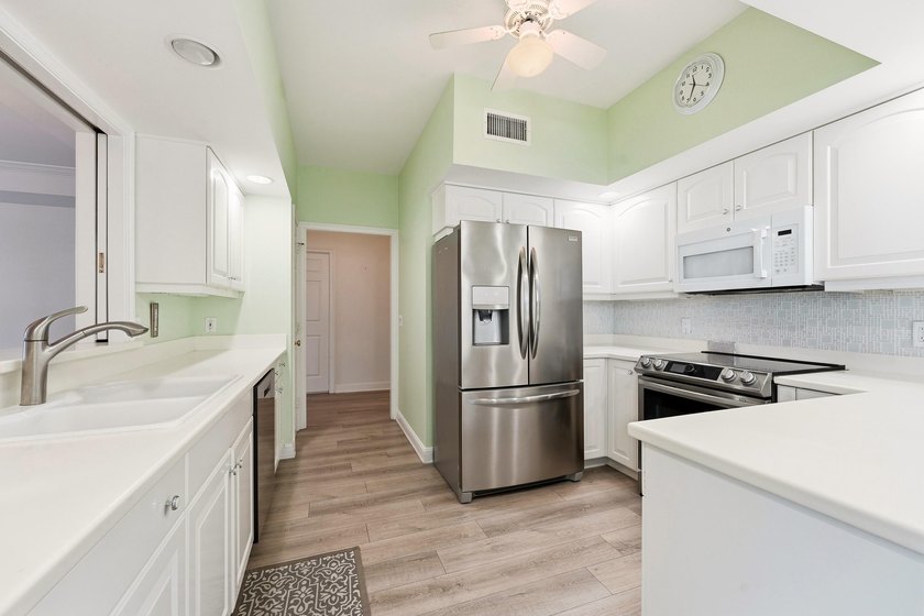 Experience spacious luxury in the largest corner unit in Camden - photo 13
