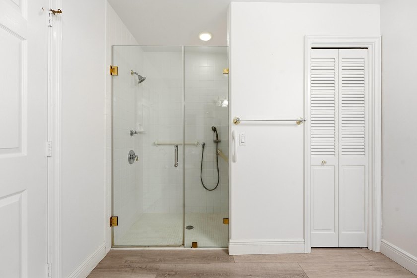 Experience spacious luxury in the largest corner unit in Camden - photo 21