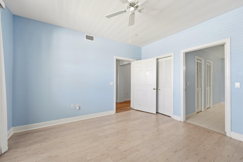 Experience spacious luxury in the largest corner unit in Camden - photo 23