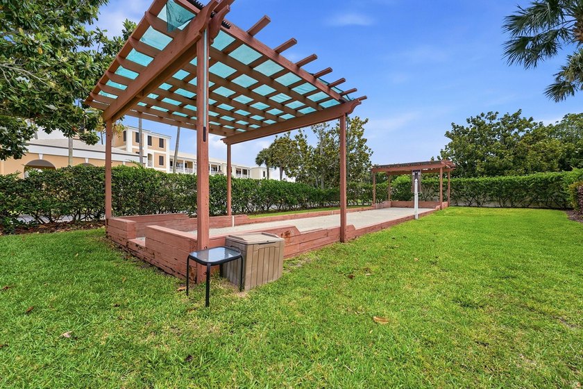 Experience spacious luxury in the largest corner unit in Camden - photo 30