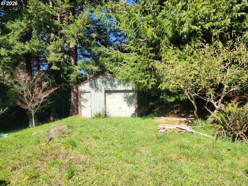 Spacious manufactured home situated on a large city lot - photo 3
