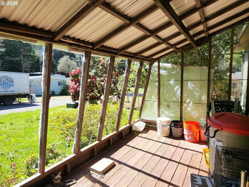 Spacious manufactured home situated on a large city lot - photo 6