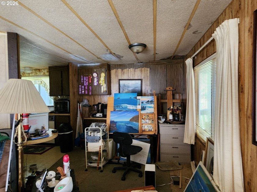 Spacious manufactured home situated on a large city lot - photo 9
