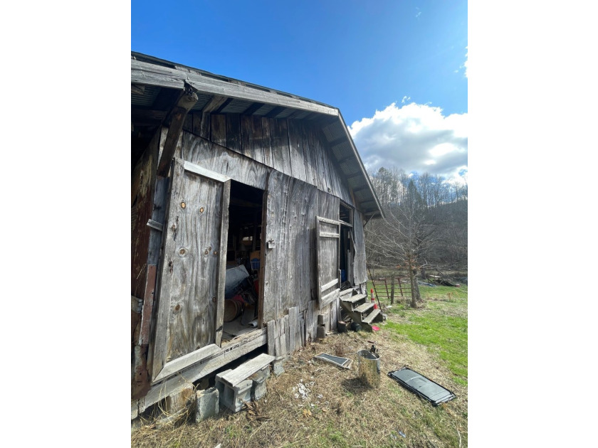 **Escape to Your Own Mini-Farm Paradise in Duck, West Virginia - - photo 44