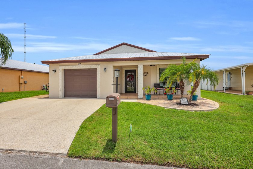 Welcome to 22 Alta Loma in the sought-after Spanish Lakes One - photo 2