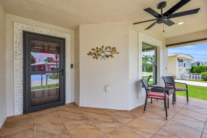 Welcome to 22 Alta Loma in the sought-after Spanish Lakes One - photo 4