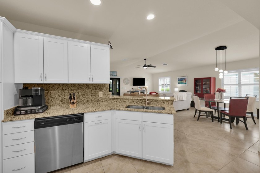 Welcome to 22 Alta Loma in the sought-after Spanish Lakes One - photo 8