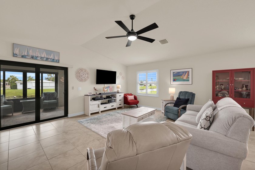 Welcome to 22 Alta Loma in the sought-after Spanish Lakes One - photo 9