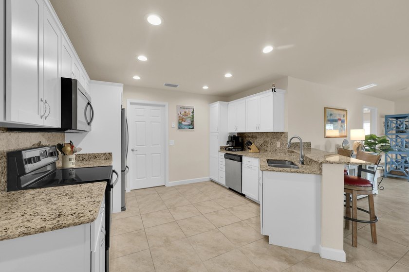 Welcome to 22 Alta Loma in the sought-after Spanish Lakes One - photo 10