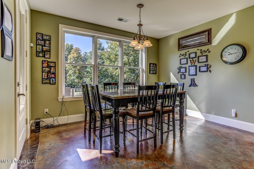 Live in Your Second Favorite Resort Vacation: Serene 5-Bedroom - photo 13