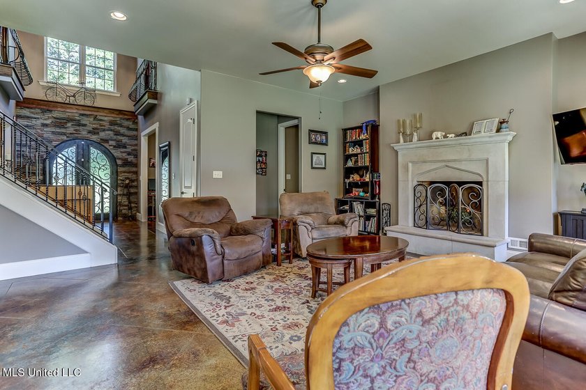 Live in Your Second Favorite Resort Vacation: Serene 5-Bedroom - photo 19