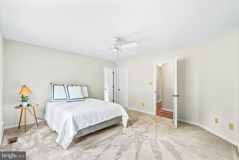 Welcome to this beautifully refreshed 3-bedroom, 2-bath rambler - photo 20
