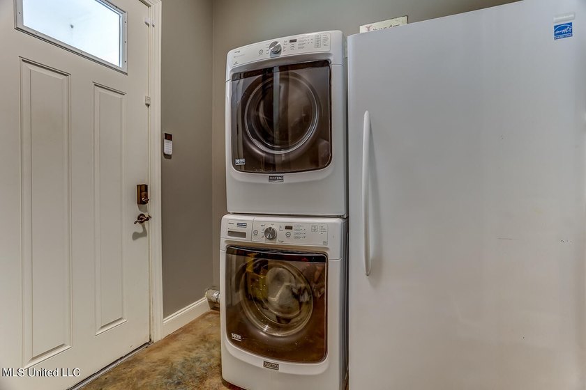 Live in Your Second Favorite Resort Vacation: Serene 5-Bedroom - photo 22