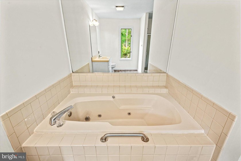 Welcome to this beautifully refreshed 3-bedroom, 2-bath rambler - photo 24
