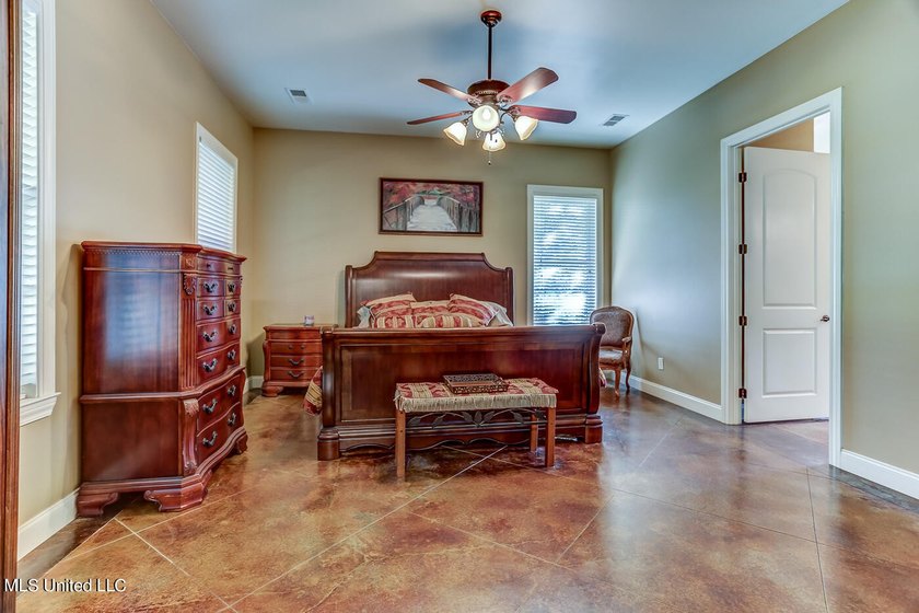 Live in Your Second Favorite Resort Vacation: Serene 5-Bedroom - photo 28