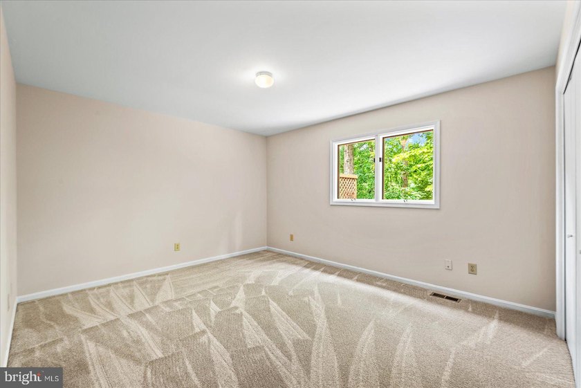 Welcome to this beautifully refreshed 3-bedroom, 2-bath rambler - photo 28