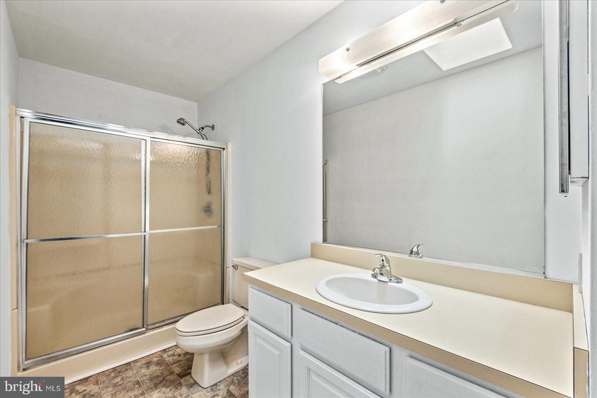 Welcome to this beautifully refreshed 3-bedroom, 2-bath rambler - photo 30