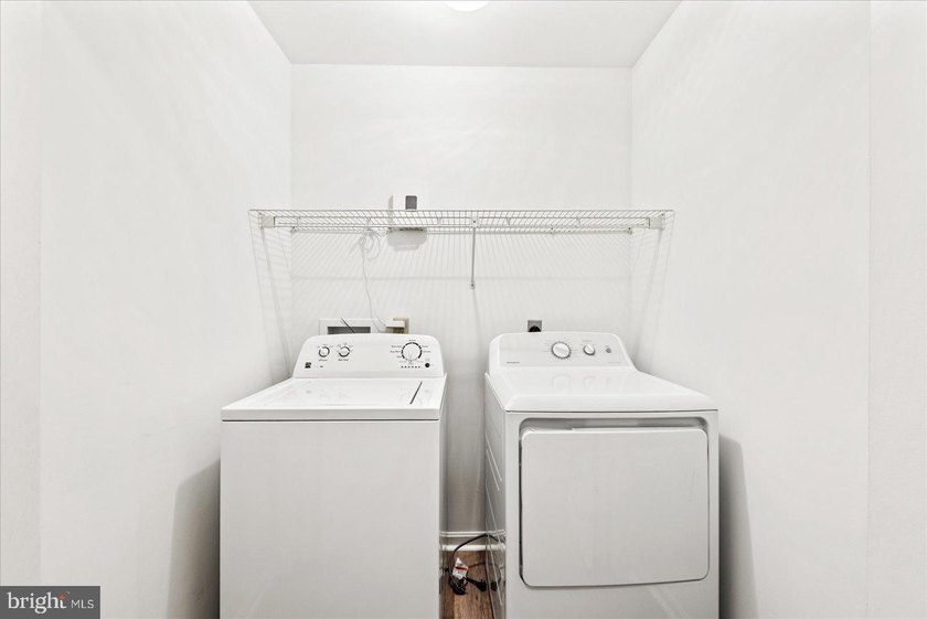 Welcome to this beautifully refreshed 3-bedroom, 2-bath rambler - photo 31