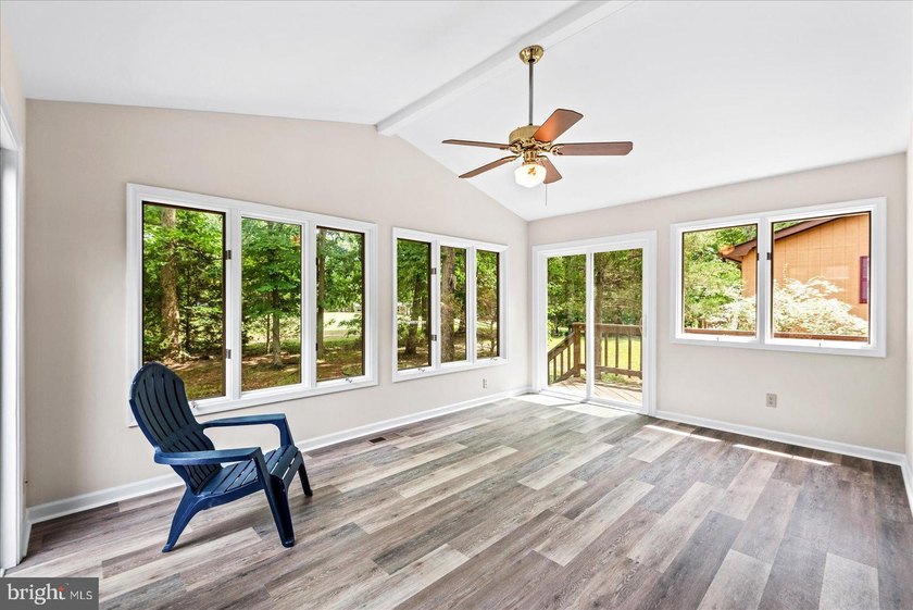 Welcome to this beautifully refreshed 3-bedroom, 2-bath rambler - photo 32