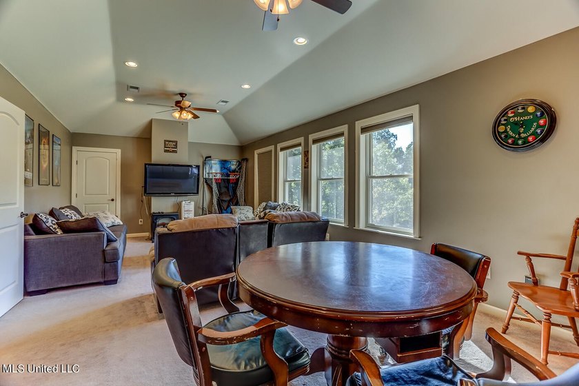 Live in Your Second Favorite Resort Vacation: Serene 5-Bedroom - photo 40