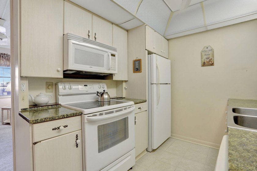 Welcome to one of the most sought after and impeccably kept - photo 10