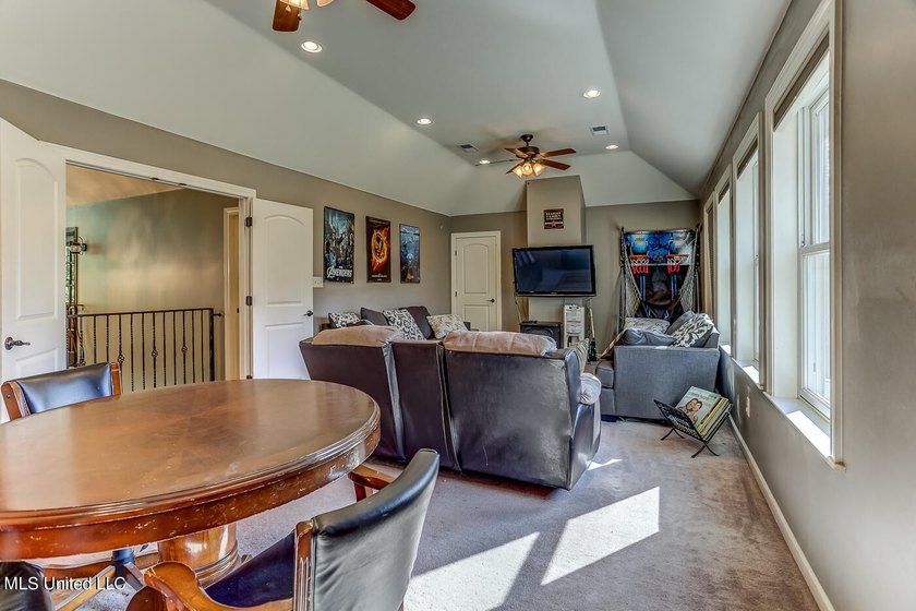 Live in Your Second Favorite Resort Vacation: Serene 5-Bedroom - photo 44