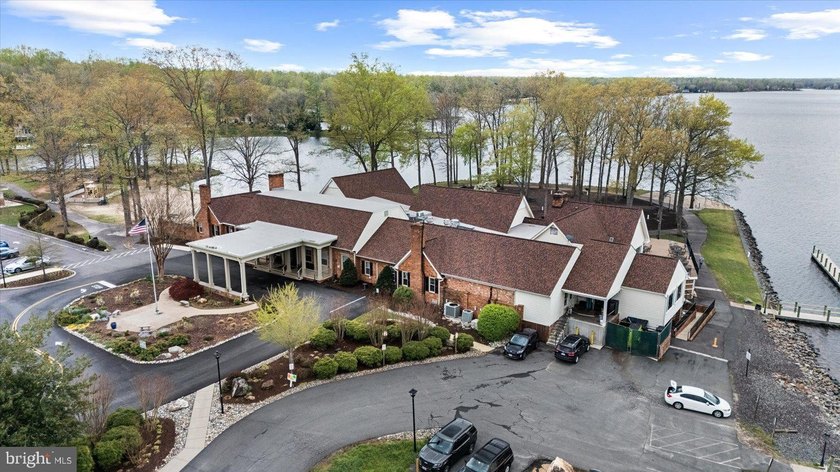 Welcome to this beautifully refreshed 3-bedroom, 2-bath rambler - photo 45