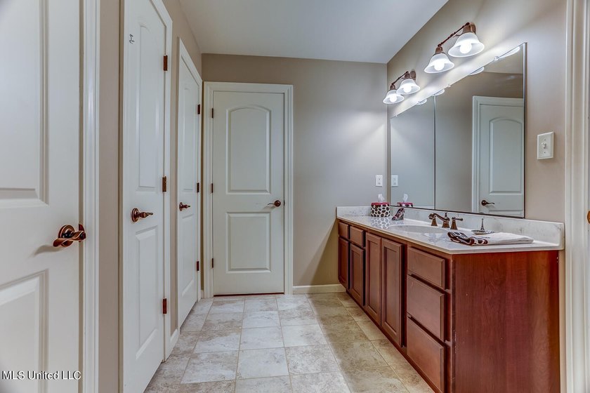 Live in Your Second Favorite Resort Vacation: Serene 5-Bedroom - photo 47