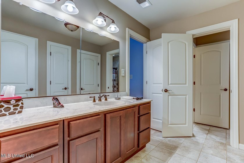 Live in Your Second Favorite Resort Vacation: Serene 5-Bedroom - photo 48