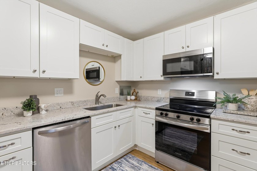 Experience effortless living in the heart of Sequoyah Hills at - photo 9
