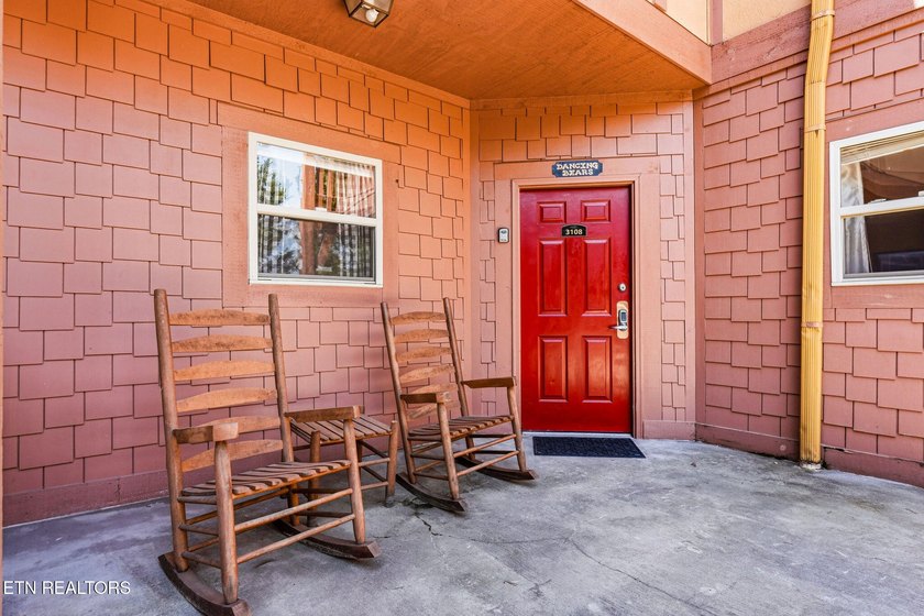LOCATION, LOCATION, LOCATION! From an investment standpoint - photo 4