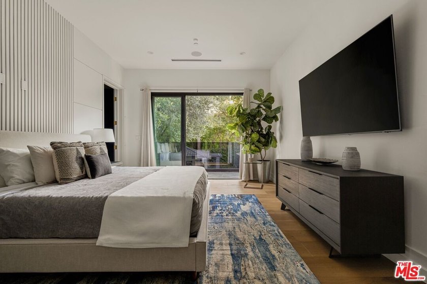 A striking contemporary estate in Encino's prestigious Encino - photo 13