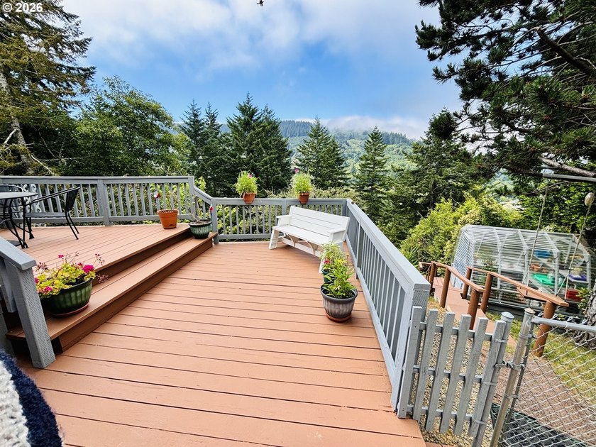 Immaculately maintained cedar sided home on 3.17 private acres - photo 39