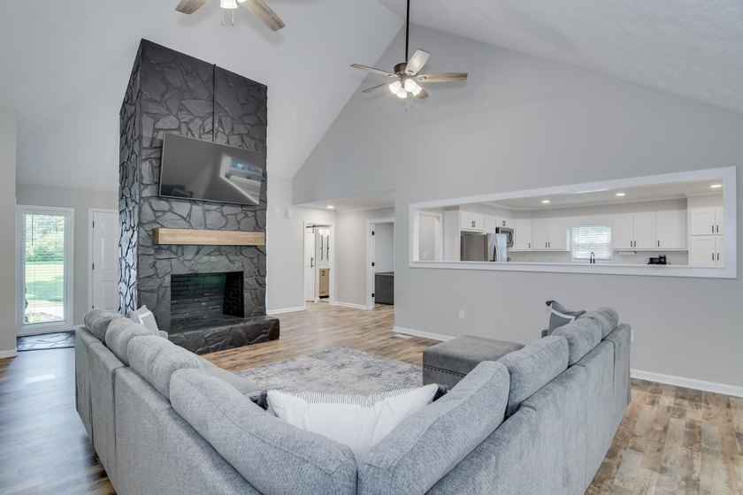 Located just 20 minutes from Evans, this updated Modoc lakehouse - photo 15