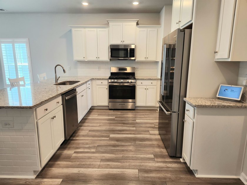 Price Improvement! Welcome to your dream home, this is the ONE - photo 19