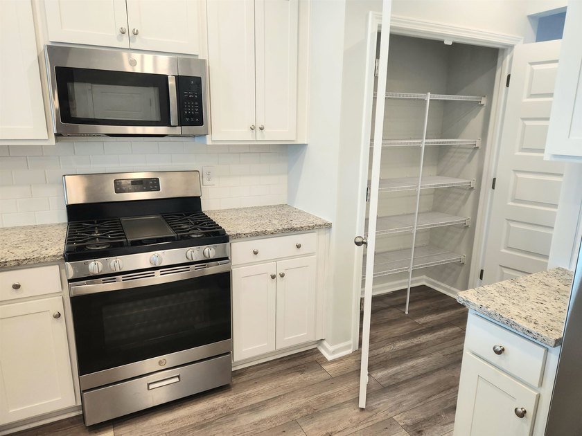 Price Improvement! Welcome to your dream home, this is the ONE - photo 21