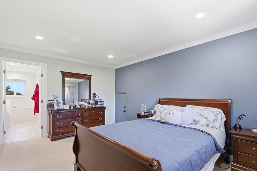 Nestled in Saratoga's highly coveted Golden Triangle, this - photo 22