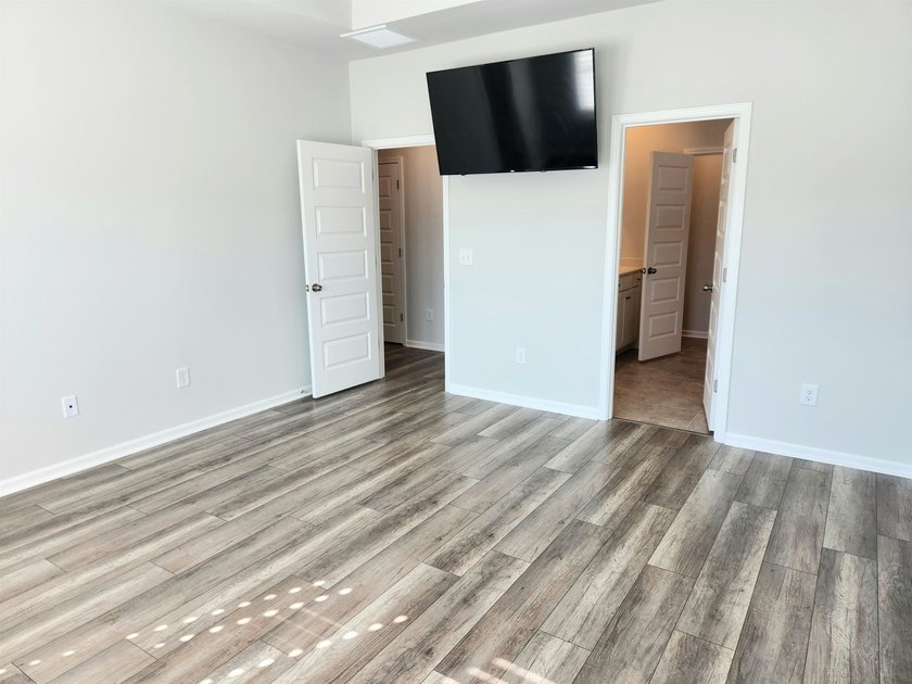 Price Improvement! Welcome to your dream home, this is the ONE - photo 43