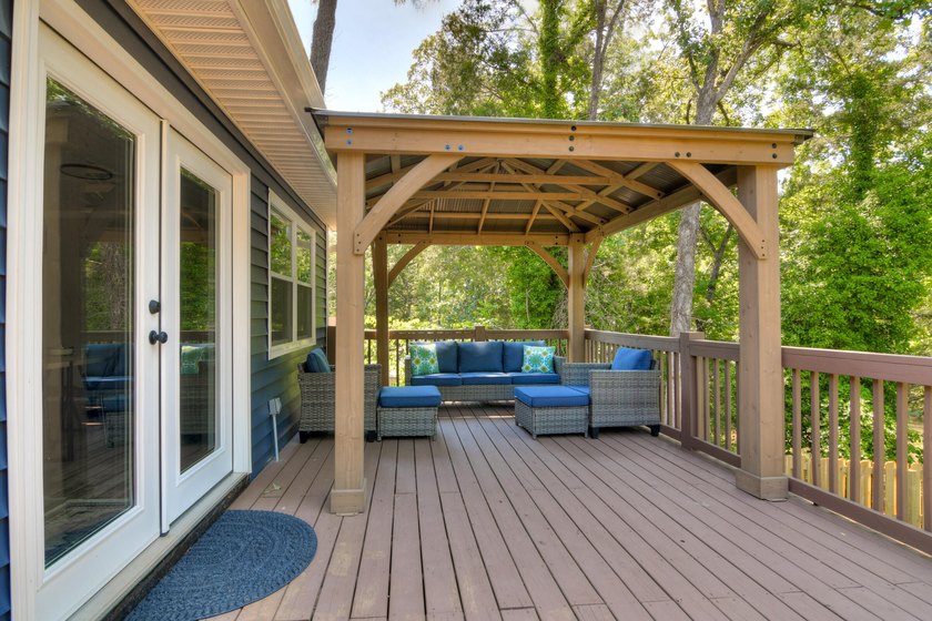Located just 20 minutes from Evans, this updated Modoc lakehouse - photo 48