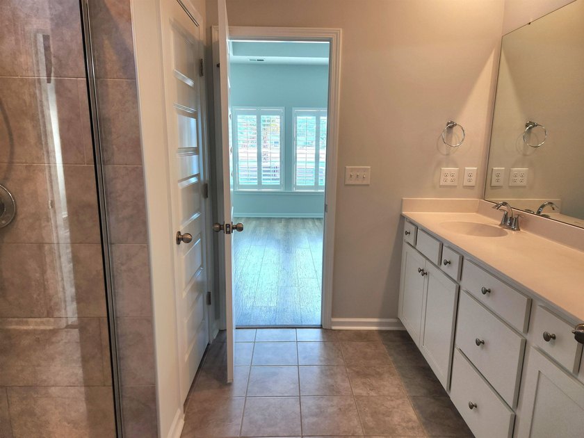 Price Improvement! Welcome to your dream home, this is the ONE - photo 48
