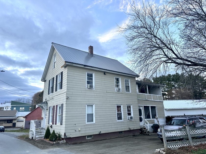 Here is your opportunity to own a versatile property in the - photo 3