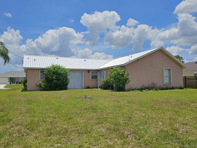 Welcome home to this well-maintained 3 B/R, 2 BA with a 2 car - photo 4