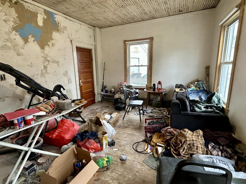 Here is your opportunity to own a versatile property in the - photo 10