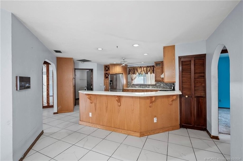 Opportunity knocks! With 2,365 SF, this 4BR, 2-bath, 2 CG pool - photo 12