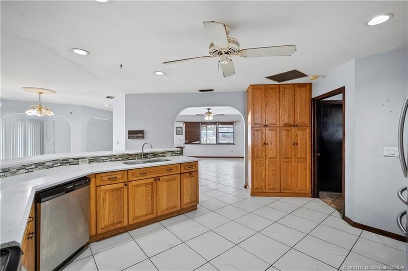 Opportunity knocks! With 2,365 SF, this 4BR, 2-bath, 2 CG pool - photo 15