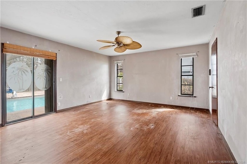 Opportunity knocks! With 2,365 SF, this 4BR, 2-bath, 2 CG pool - photo 17