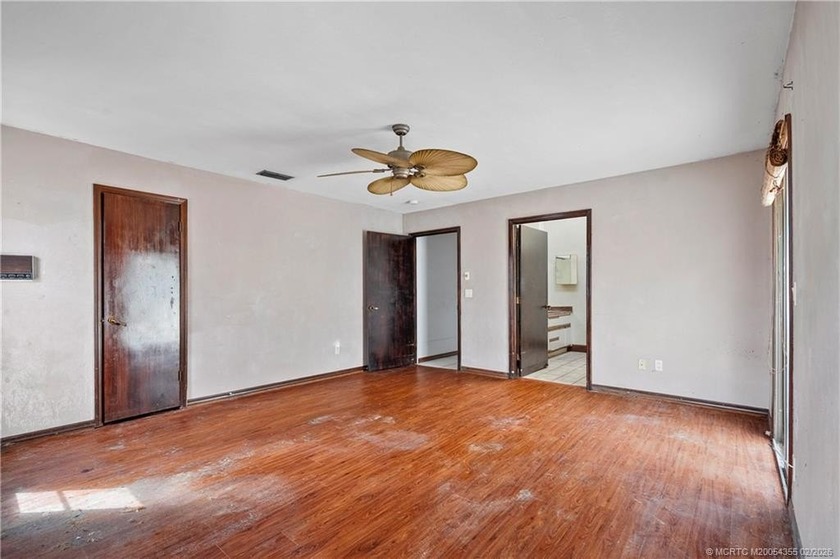 Opportunity knocks! With 2,365 SF, this 4BR, 2-bath, 2 CG pool - photo 18